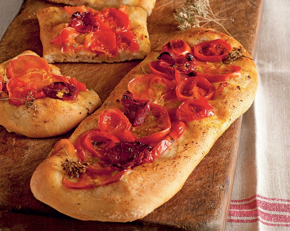 Focaccia all'origano con pomodori  ricetta