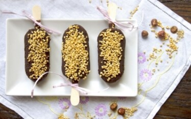 Gelato alla crema ricoperto di cioccolato