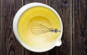 Preparazione Gelato alla crema ricoperto di cioccolato - Fase 1