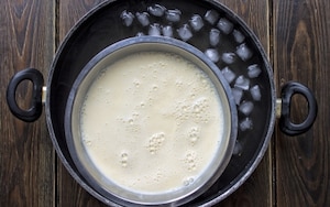 Preparazione Gelato alla crema ricoperto di cioccolato - Fase 2