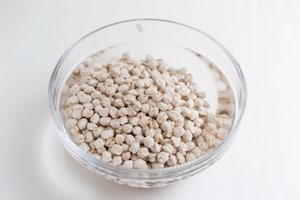 Preparazione Panino con falafel, anelli di cipolla e pomodori fritti - Fase 1