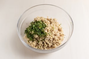 Preparazione Panino con falafel, anelli di cipolla e pomodori fritti - Fase 2