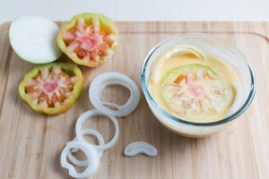Preparazione Panino con falafel, anelli di cipolla e pomodori fritti - Fase 4