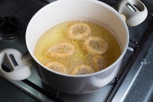 Preparazione Panino con falafel, anelli di cipolla e pomodori fritti - Fase 5