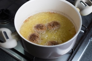 Preparazione Panino con falafel, anelli di cipolla e pomodori fritti - Fase 5