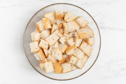 Preparazione Panzanella - Fase 2 Preparazione Panzanella - Fase 2