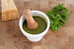 Preparazione Pasta fredda con pomodorini, pesto e mozzarella - Fase 1