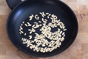 Preparazione Pasta fredda con pomodorini, pesto e mozzarella - Fase 1