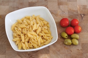 Preparazione Pasta fredda con pomodorini, pesto e mozzarella - Fase 2