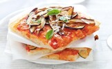 Pizza con parmigiana di melanzane