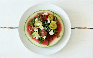 Preparazione Pizza di anguria con rucola caprino e pomodoro - Fase 2
