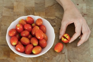 Preparazione Pomodori ripieni di ricotta e erbe aromatiche - Fase 1