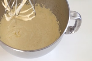 Preparazione Rotolo alla marmellata con pesche e lamponi - Fase 1