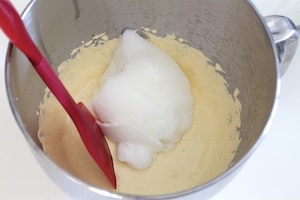 Preparazione Rotolo alla marmellata con pesche e lamponi - Fase 2