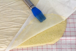 Preparazione Rotolo alla marmellata con pesche e lamponi - Fase 5