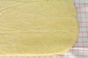 Preparazione Rotolo alla marmellata con pesche e lamponi - Fase 5