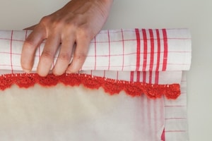 Preparazione Rotolo alla marmellata con pesche e lamponi - Fase 6