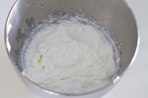 Preparazione Rotolo alla marmellata con pesche e lamponi - Fase 8