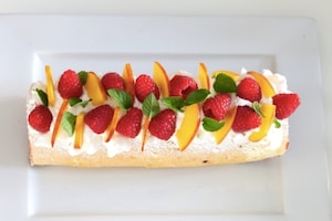 Preparazione Rotolo alla marmellata con pesche e lamponi - Fase 10