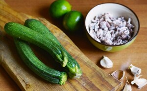 Preparazione Spaghetti di zucchine con polipetti e lime - Fase 1