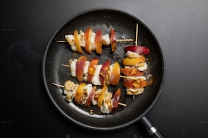 Preparazione Spiedini di pescatrice e pesche - Fase 4