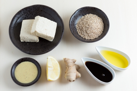 Preparazione Stick di tofu al sesamo - Fase 1 Preparazione Stick di tofu al sesamo - Fase 1
