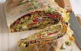 Strudel di verdure, pane aromatico e mozzarella 