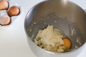 Preparazione Torta a strati alle pesche e ciliegie - Fase 2