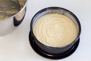 Preparazione Torta a strati alle pesche e ciliegie - Fase 3