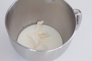 Preparazione Torta a strati alle pesche e ciliegie - Fase 4