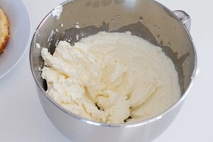 Preparazione Torta a strati alle pesche e ciliegie - Fase 5