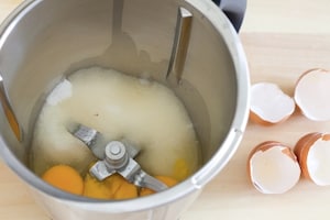 Preparazione Torta allo yogurt con il Bimby - Fase 1