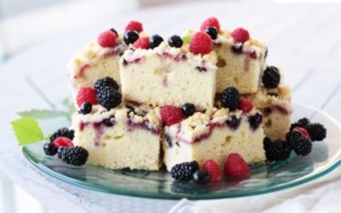 Torta allo yogurt e frutti di bosco