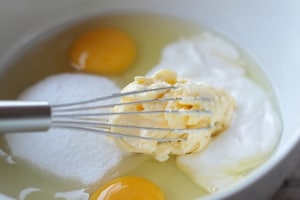 Preparazione Torta allo yogurt e frutti di bosco - Fase 3