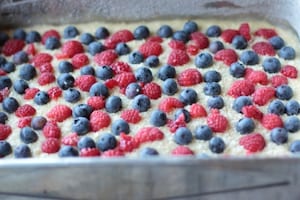 Preparazione Torta allo yogurt e frutti di bosco - Fase 5