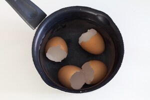 Preparazione Uova ripiene di crema inglese salata - Fase 2