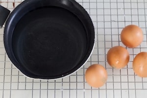 Preparazione Uova ripiene di crema inglese salata - Fase 2