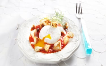 Uovo poché al pomodoro e finocchietto