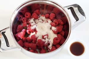 Preparazione Chutney ai lamponi e pepe nero - Fase 2