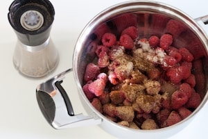 Preparazione Chutney ai lamponi e pepe nero - Fase 2