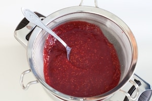 Preparazione Chutney ai lamponi e pepe nero - Fase 3