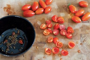 Preparazione Pasta fredda con pomodorini gratinati e pesce spada - Fase 2