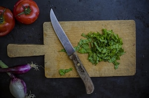 Preparazione Pomodori ripieni di panzanella, mozzarella e alici  - Fase 3