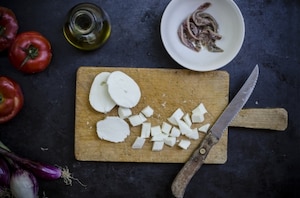 Preparazione Pomodori ripieni di panzanella, mozzarella e alici  - Fase 4