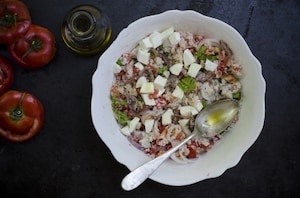 Preparazione Pomodori ripieni di panzanella, mozzarella e alici  - Fase 4