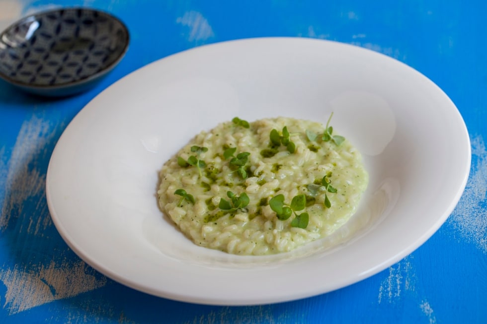 Risotto al wasabi e basilico, mantecato al cioccolato bianco ricetta