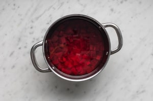 Preparazione Uova sode alla barbabietola - Fase 1