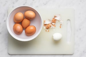 Preparazione Uova sode alla barbabietola - Fase 2