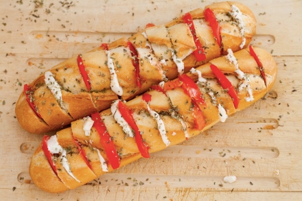 Preparazione Baguette farcita alla Hasselback - Fase 2 Preparazione Baguette farcita alla Hasselback - Fase 2