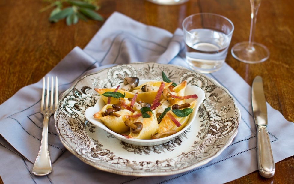 Conchiglioni gratinati con misto di funghi ricetta